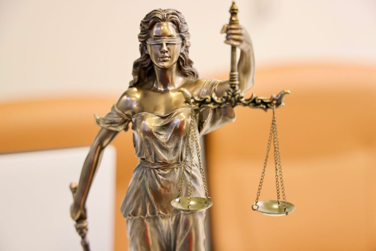 The Art of Drawing Readers In: Your attractive post title goes here Detailed image of Lady Justice statue, symbolizing fairness and impartiality.